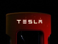 特斯拉创建Tesla AI推特账户，马斯克回应