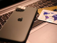 报道：苹果20周年iPhone大改款计划未变，2027年将推全新玻璃设计