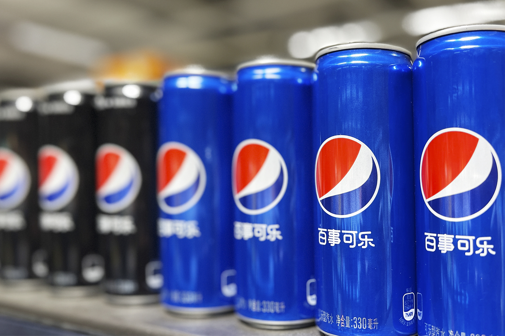 百事可乐Q4营业利润大增近60%，宣布将乐事薯片等零食价格下调15%+百亿美元股票回购