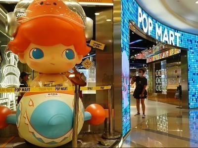 泡泡玛特再涨，年内累涨逾三成，爆款产品有望推动IP势能提升