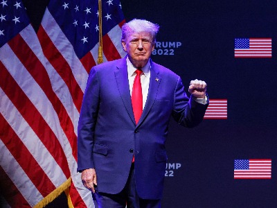 特朗普签署10%全球关税，火速反击最高法院裁决！2026年全球贸易注定不平静