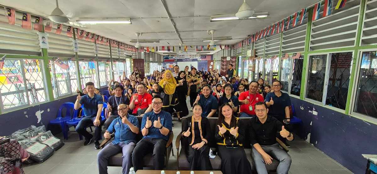 Maxis spreads Kaamatan joy with a series of festive themed community engagements in Sabah — 3