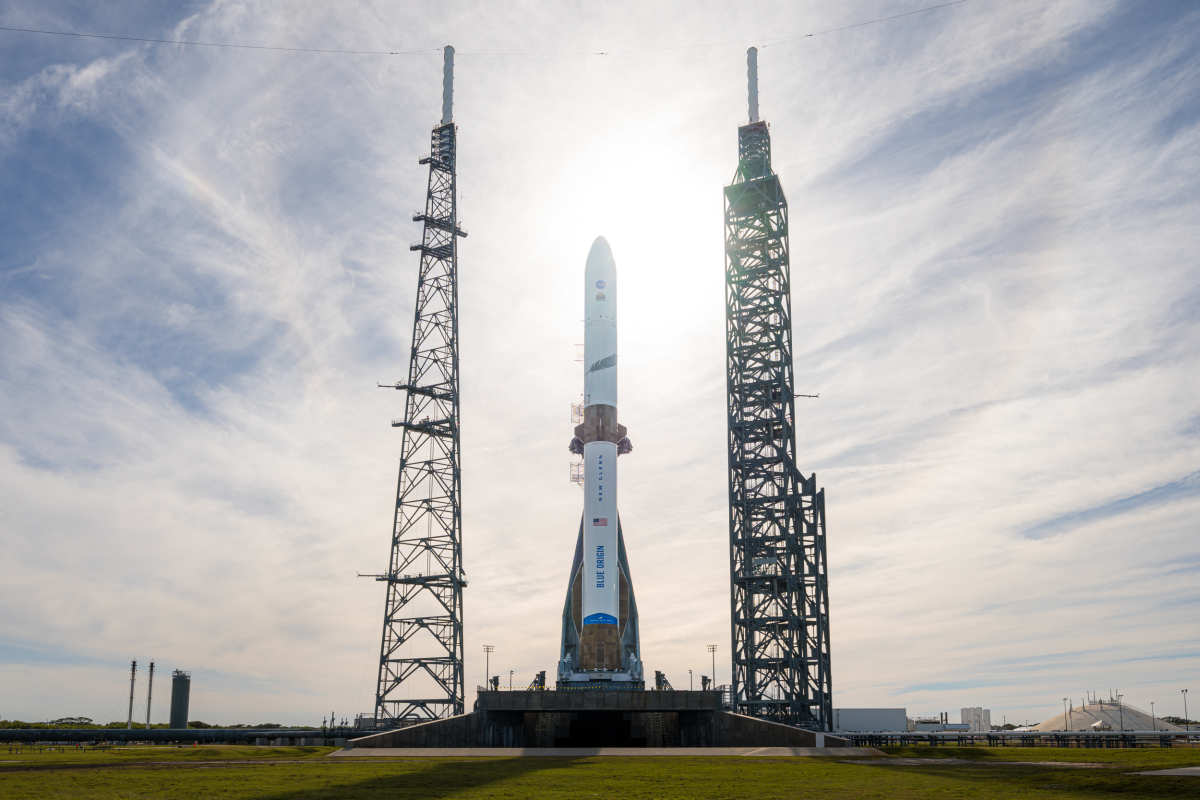 贝索斯旗下蓝色起源完成首个NASA发射任务，“新格伦”火箭助推器安全着陆, image size:1200x800