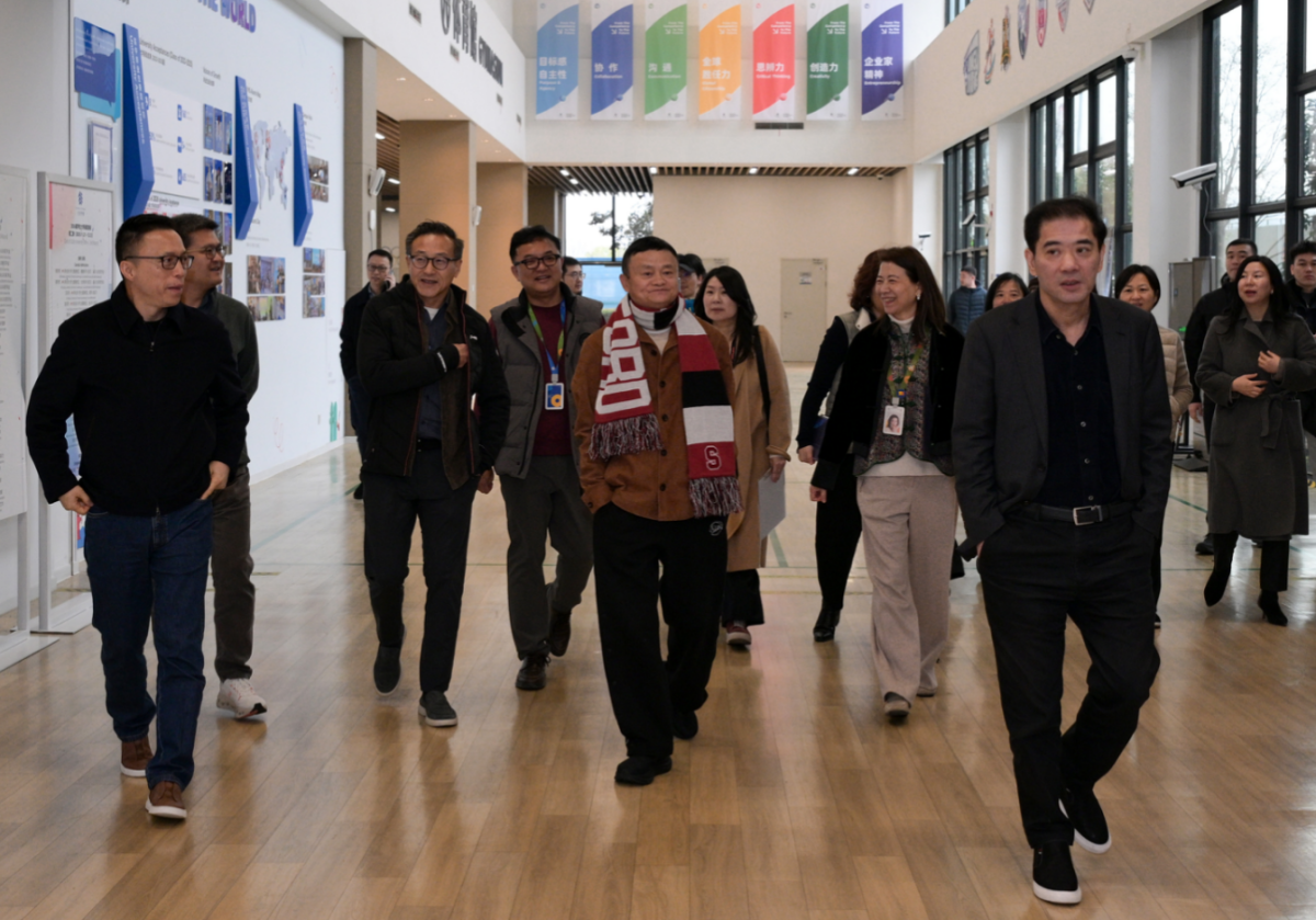 Thrilling Boost: 7 Revolutionary Impacts of Alibaba's Recruitment of Google DeepMind Talent to Qwen AI Team 14 On the eve of Qwen's 'key figure' departure, Jack Ma led the management team in signaling the AI strategy.